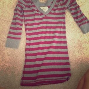 Hollister long v neck BUNDLE with necklace