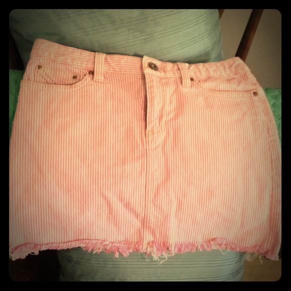 💥SOLD💥GAP Pink White Stripe Cutoff Denim Skirt