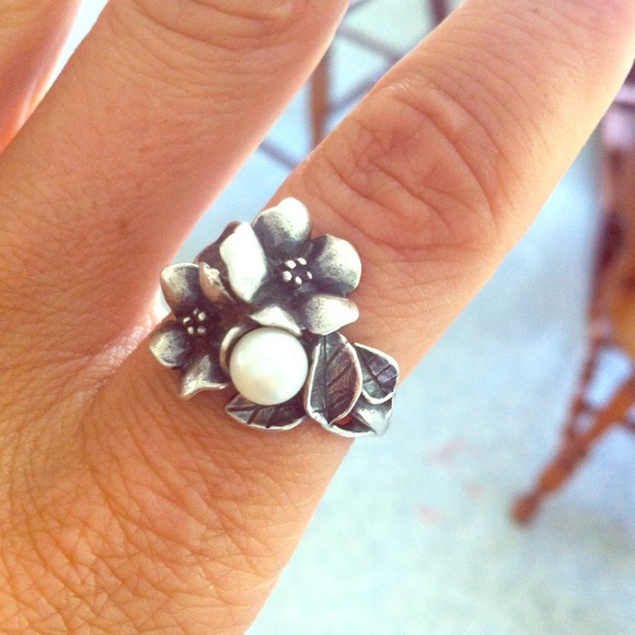 SOLD!! Beautiful sterling and pearl ring