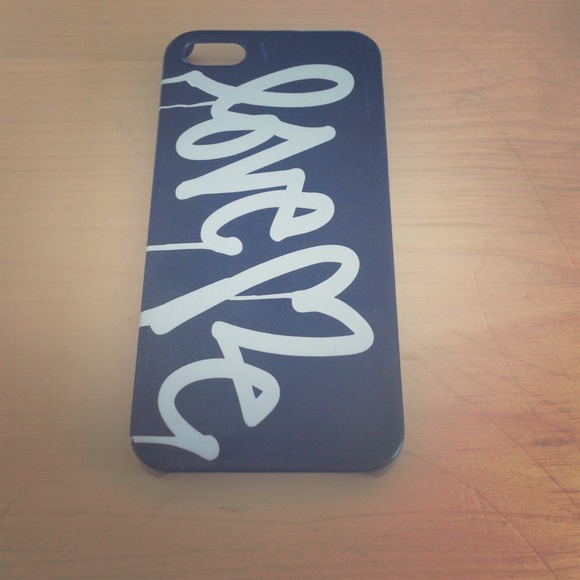 iPhone 5 black "love me" case