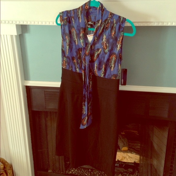💥SOLD💥AGB Dress Blue Peacock Pattern Black