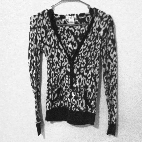 Black&white, long sleeve, hooded tee