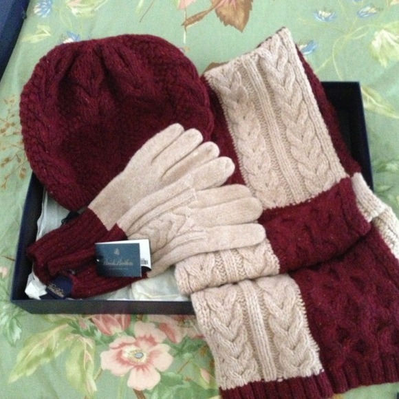 Hat, gloves, scarf set