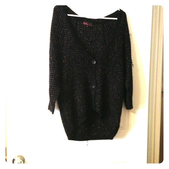 High-low oversized cardigan.
