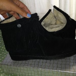 Minnetonka Ankle Fringe Booties