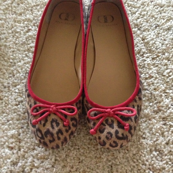 Gorgeous leopard flats