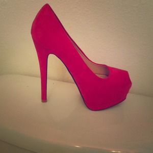 Hot pink suede peep toe pumps! 5" heel 1" platform