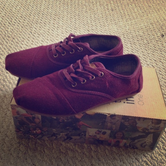 Burgundy Wool TOMS Cordones
