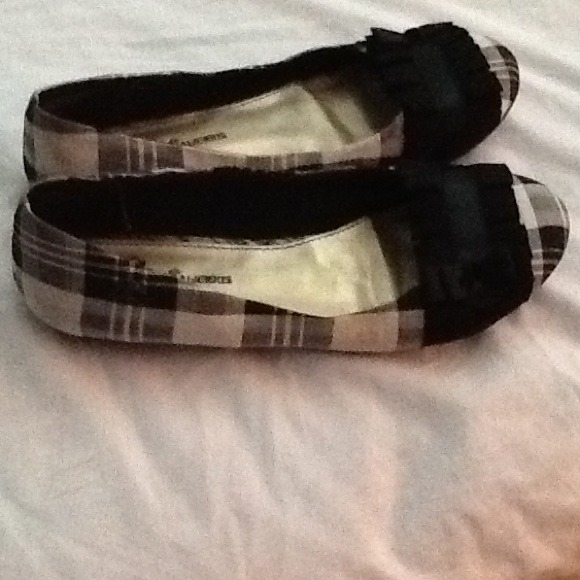 Flats - Picture 2 of 4