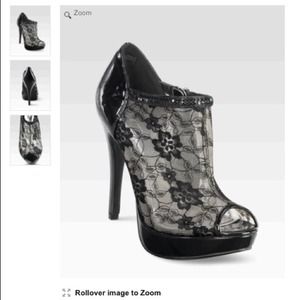 Very cute black lace shoes!