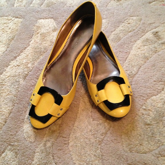Yellow paten leather Calvin Klein flats