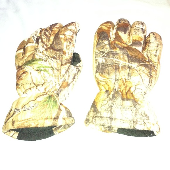 Realtree hot shot gloves.