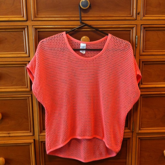 Salmon pink high low knit top.