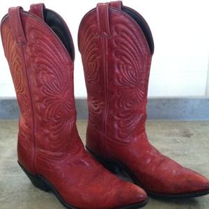 8 1/2 Laredo red boots.  minimal wear