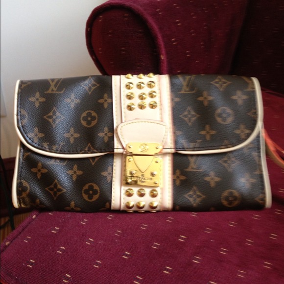 Brown clutch purse