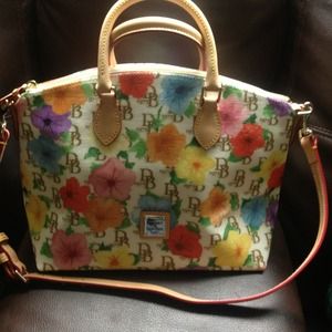 Dooney & Bourke purse, beautiful!