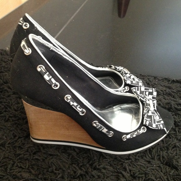 🆕Guess wedges