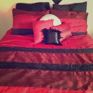 Comforter set with 2 extra pillows