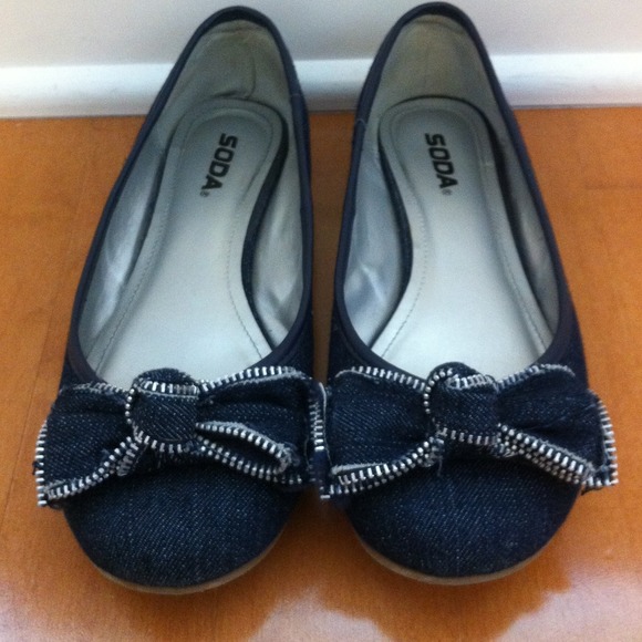 Denim flats with zipper bows!