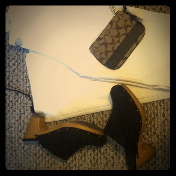 Sold - bundle- Great Condition AE Brown Clogs