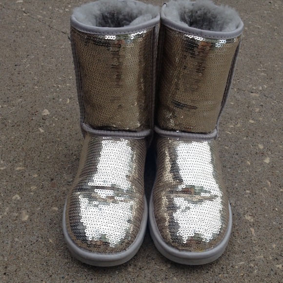 ❌❌❌❌❌SOLD❌❌❌❌❌❌UGG classic sparkle silver