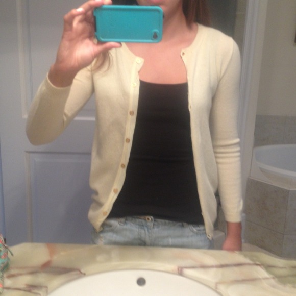 Cream 100% cashmere sweater