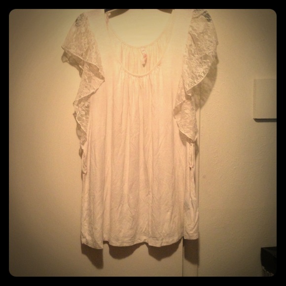 💢Sold💢Lace Top