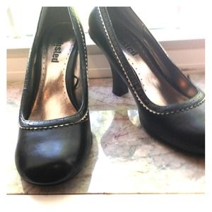 Black close-toed heels