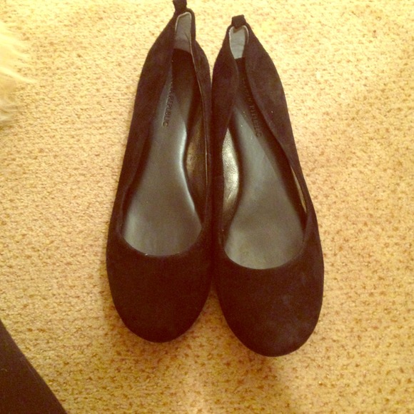 Banana Republic black suede flats