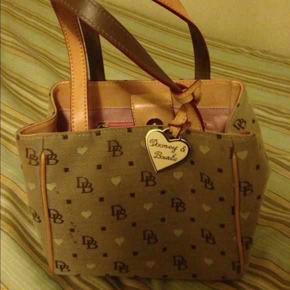Dooney and Bourke purse🚫ON HOLD🚫