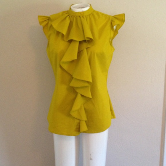 🚫SOLD🚫Yellow Ruffle Button Down - Picture 3 of 3