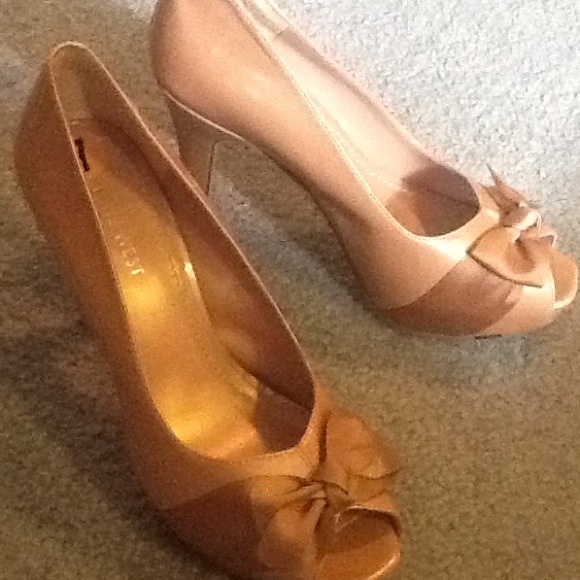 Nine West pink peep toed pumps!