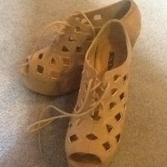 Soda brand peep towed wedges!