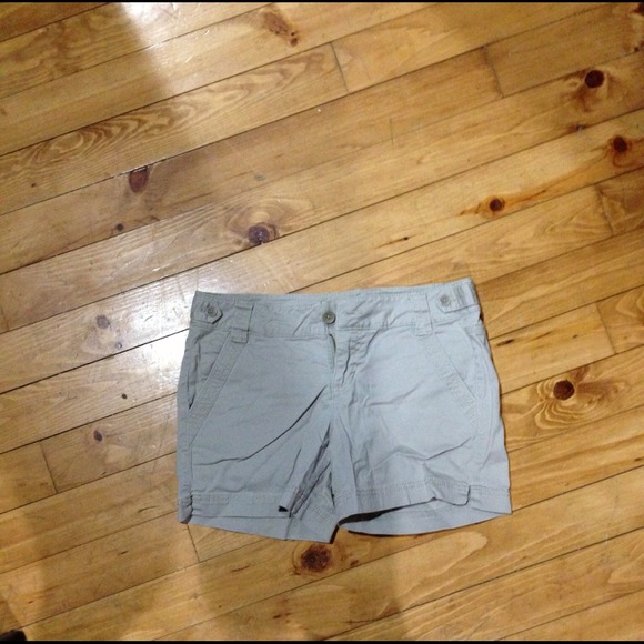💗SOLD IN BUNDLE💗 PP $8 DKNY Khaki Shorts