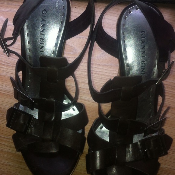 Dark brown high heels - Picture 3 of 3