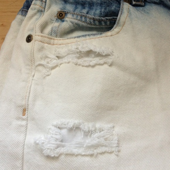 Fringed Faded Out High Waisted Shorts - Picture 3 of 3