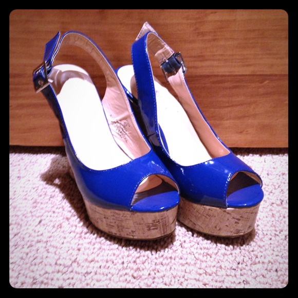🎉TRADED🎉Electric blue wedge heels