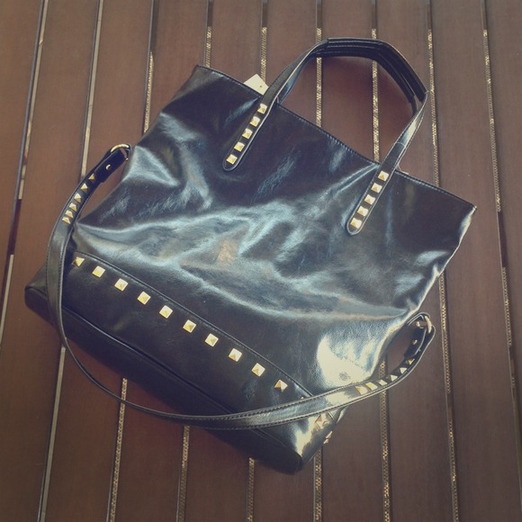 LARGE TOTE EXCELLENT PRICE !! NWT Steve Madden