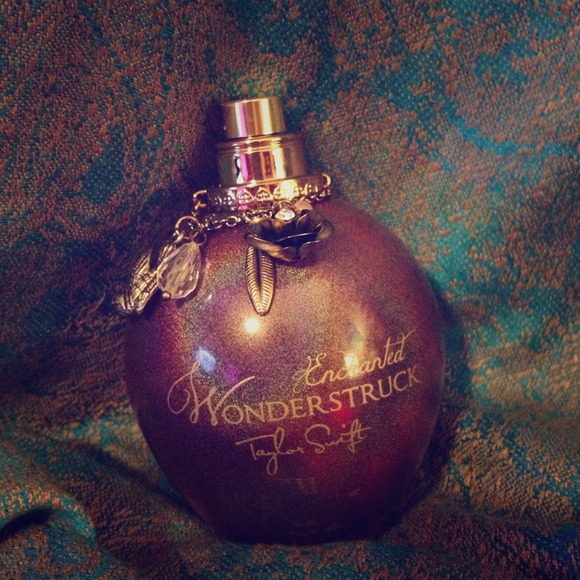 Sold! ❌Taylor swift fragrance
