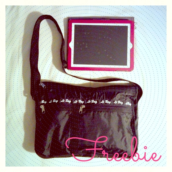 ⛔GONE⛔🎁FREE🎁 with $100 purchase!