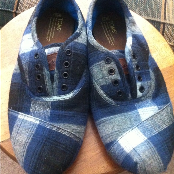SOLD Men's Toms 10.5