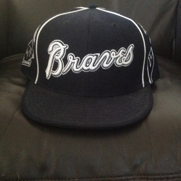 Braves fitted new era hat 7 5/8 - Picture 1 of 4