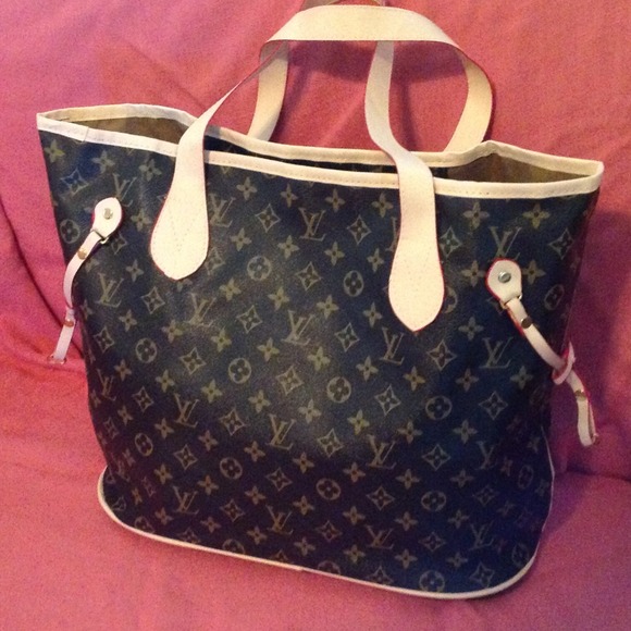 NWOT. Look alike handbag.