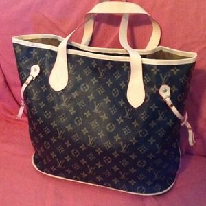 NWOT. Look alike handbag.