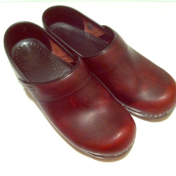 Dansko Red Leather Nursing Clogs. RESERVED!!