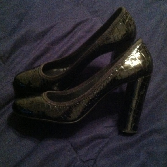 Authentic Prada heels - Picture 3 of 4