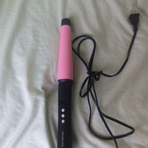 ❗❕❗RESERVE❗❕❗ Remington curling iron. Used once.