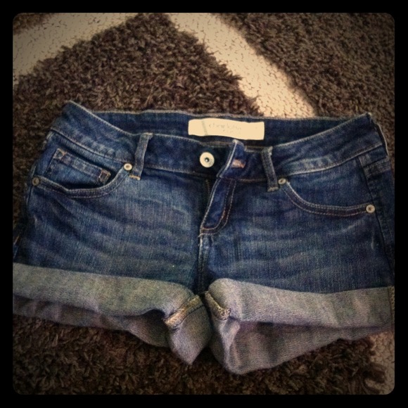 Size 0 jean shorts! Never worn, fold up or down!