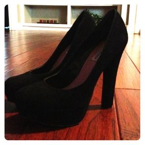 ON HOLD Steve Madden black suede pumps