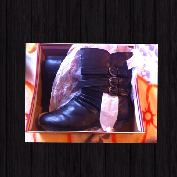 BRAND NEW WITH BOX Black boots